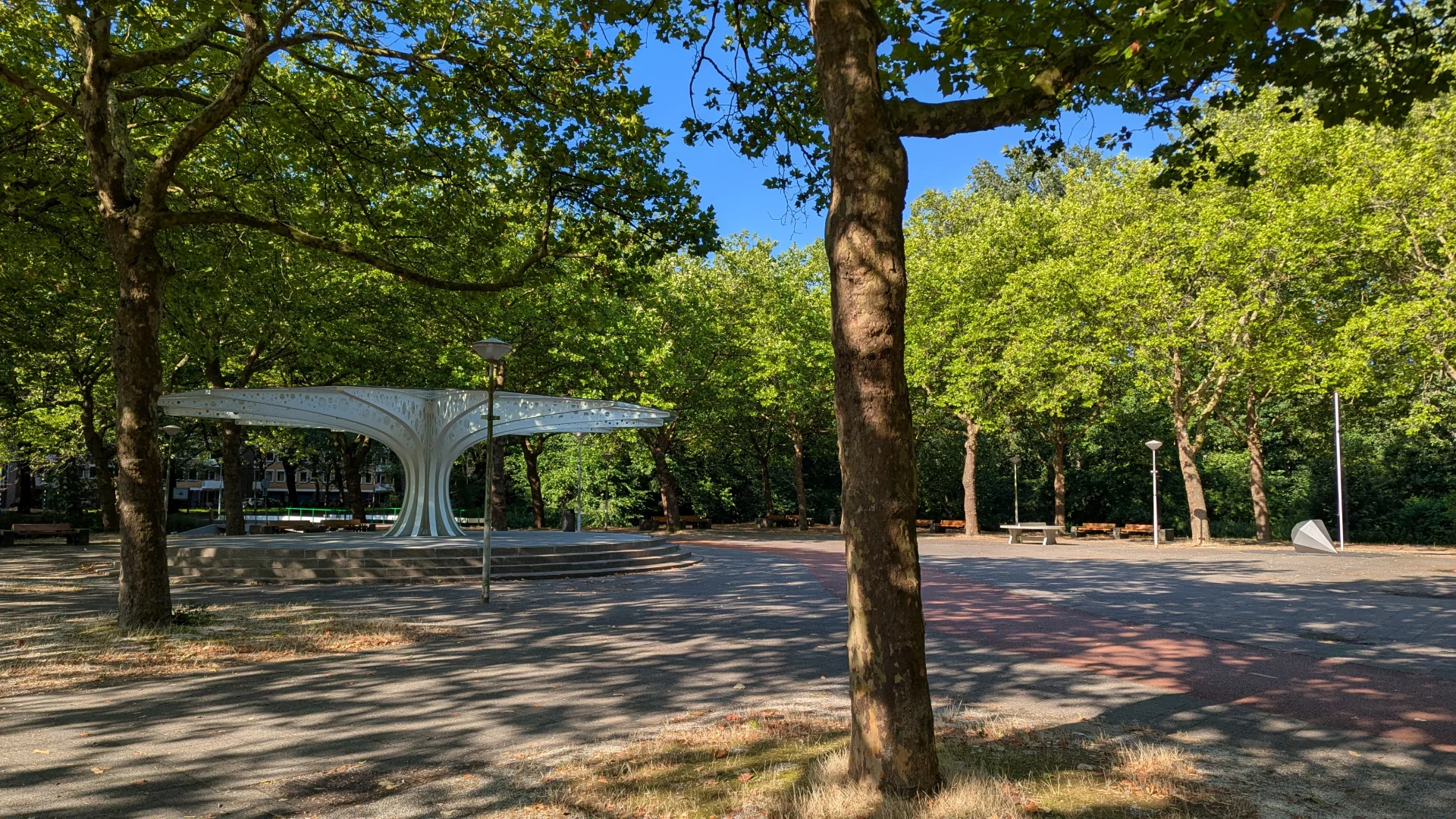 Het Gijsbrecht van Aemstelpark is een stadspark in Buitenveldert in Amsterdam-Zuid.